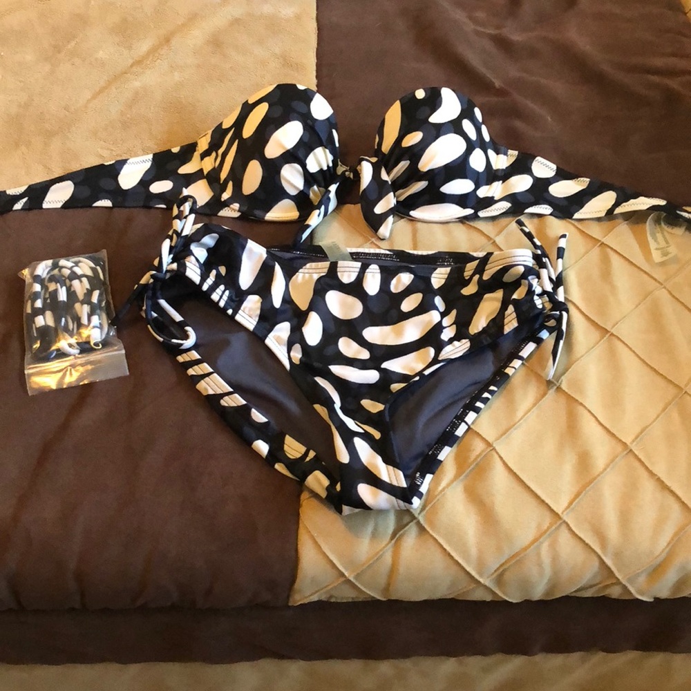 NWOT Victoria’s Secret biofit bikini xs